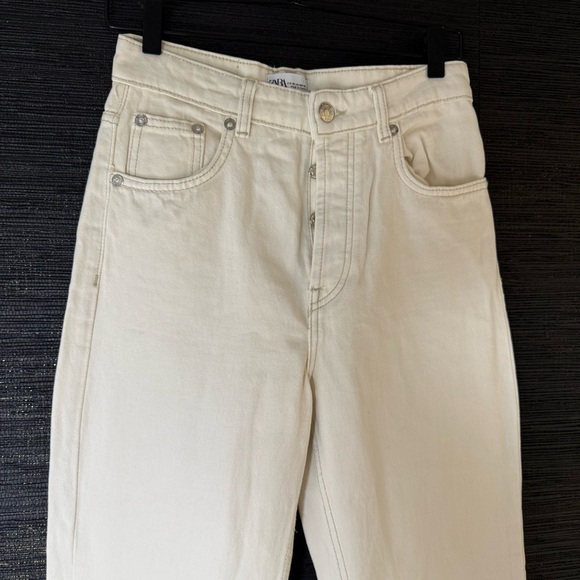 Zara Womens Straight Leg Jeans Ivory Cream High Waisted Raw Hem Button Fly Sz 4 - Picture 4 of 13